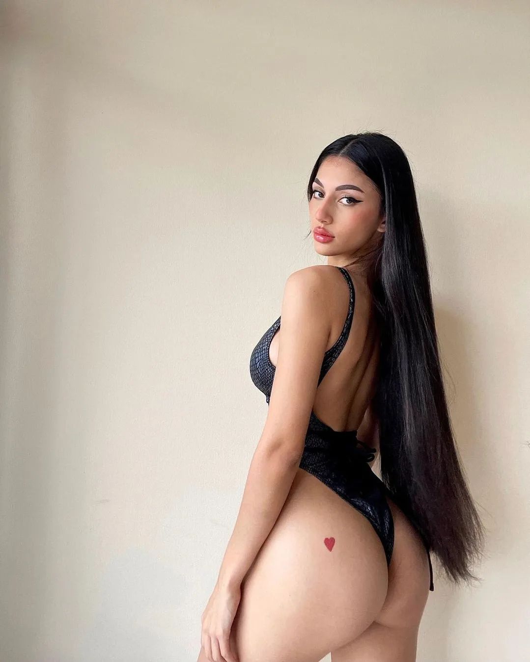 HornyqueenBaby Bisexual,Tall,Blonde,D cup,Transsexuals