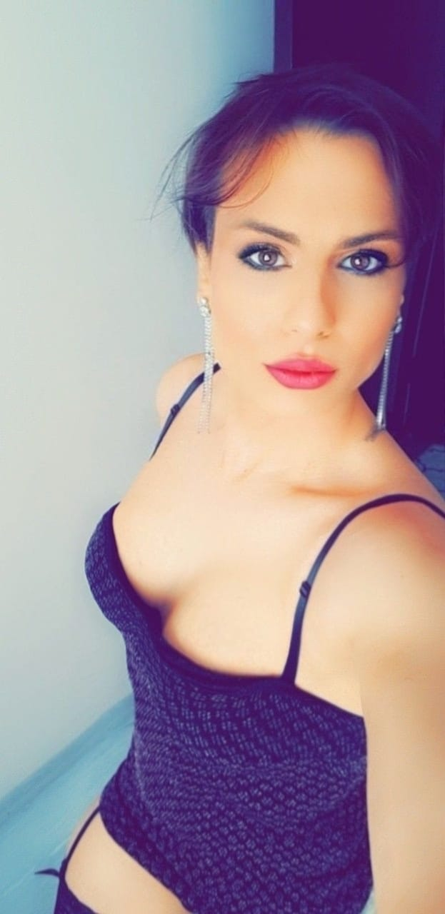 elsa sexy Bisexual,Tall,English,DD cup,56-60kg
