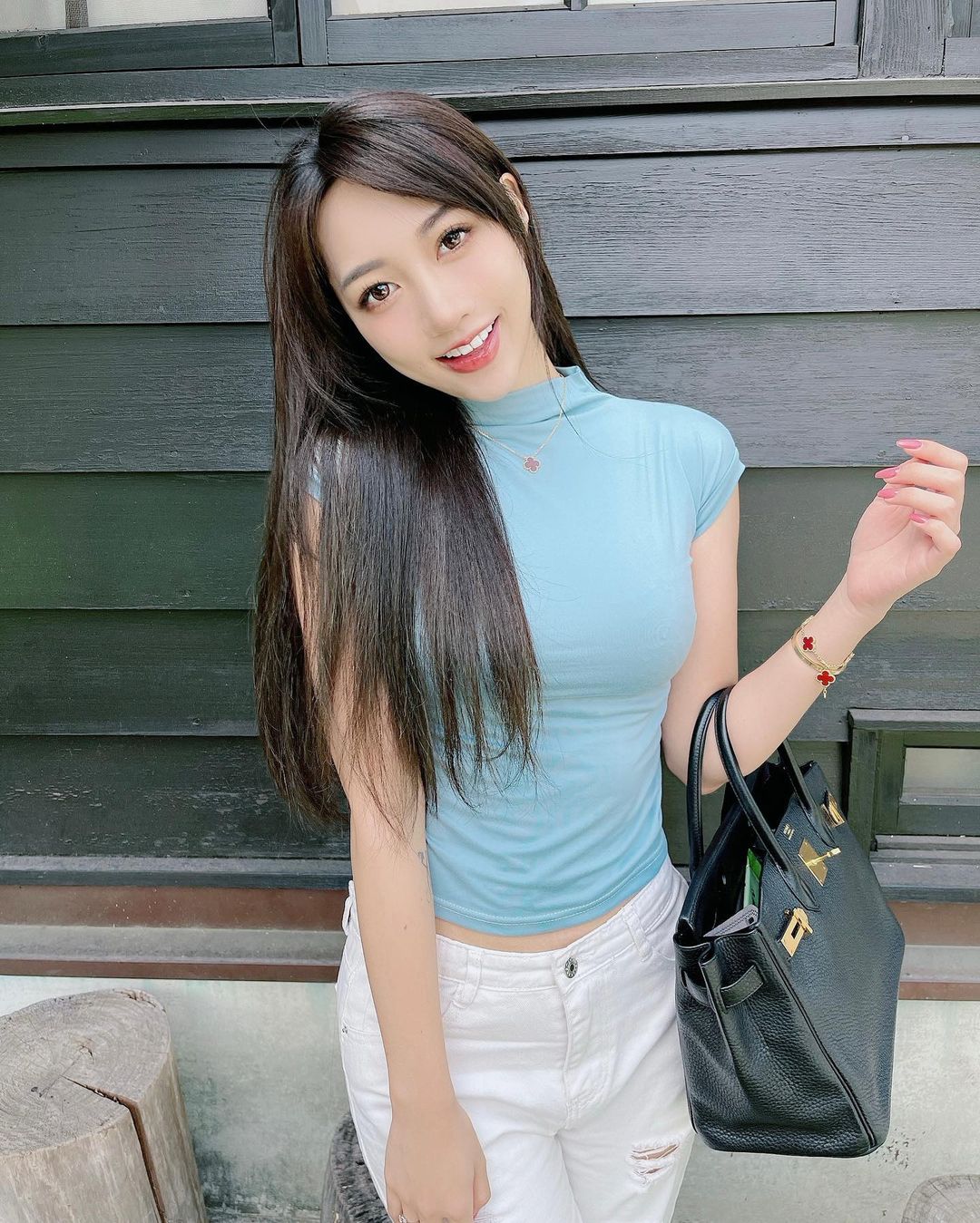 Jenny24babe Female,Tall,English,DD cup,Latino