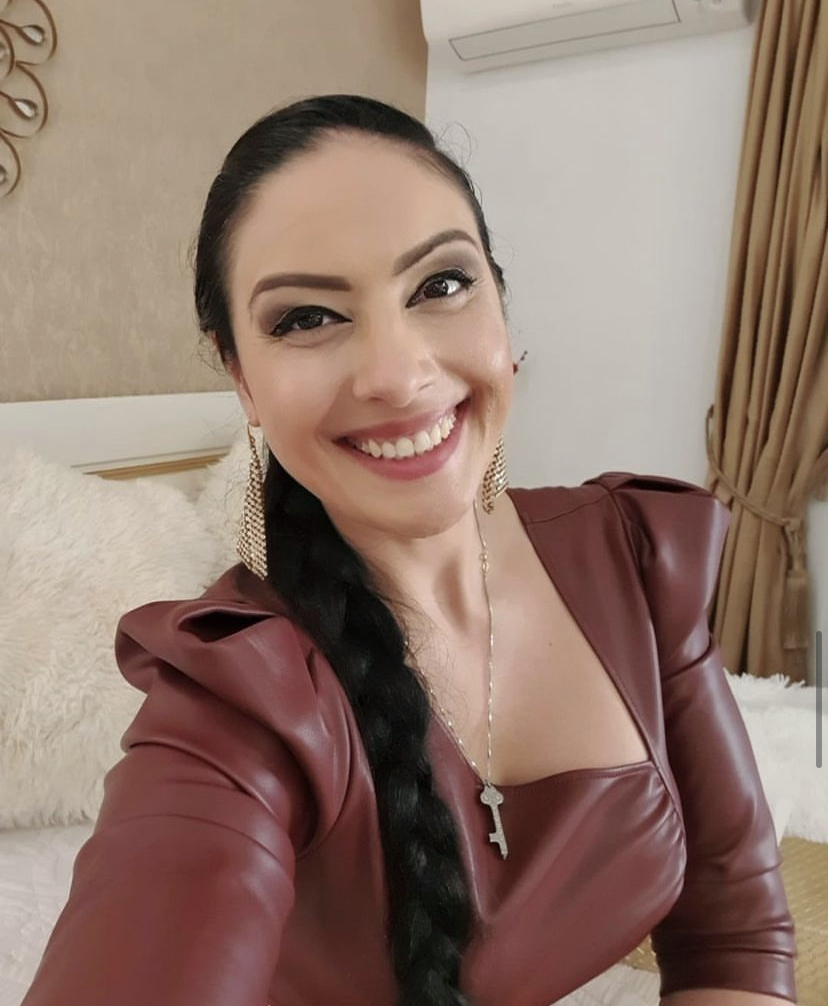 Betty slim25 5'3 or under(160cm),Bisexual,English,D cup,Couples