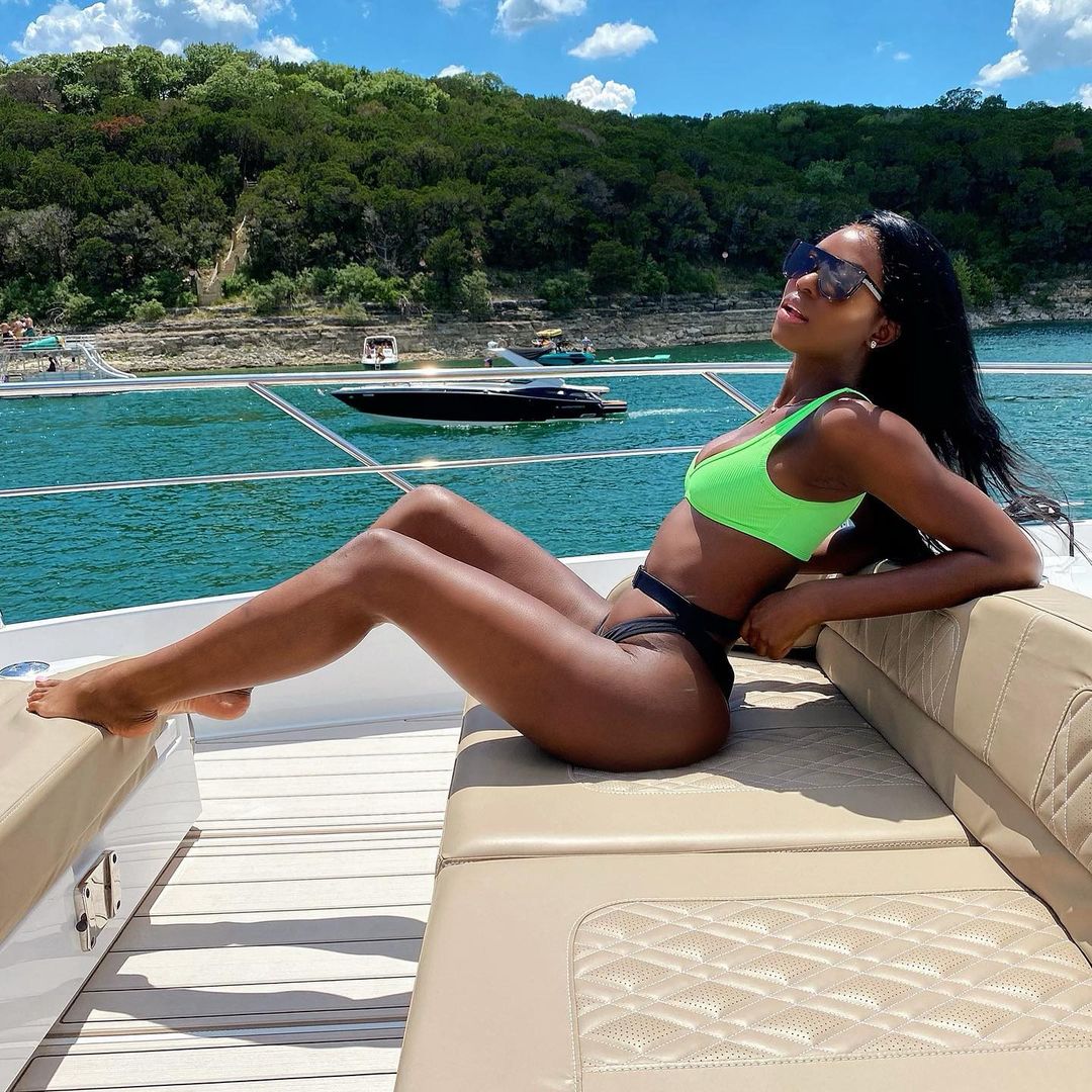 Miya0SLIM0 Female,Bisexual,English,Black, 75kg
