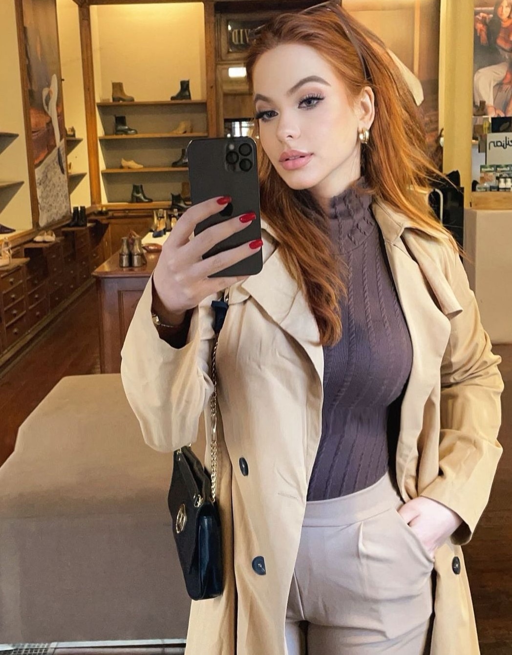 July sexy Female,Bisexual,Tall,Grey,Arabian