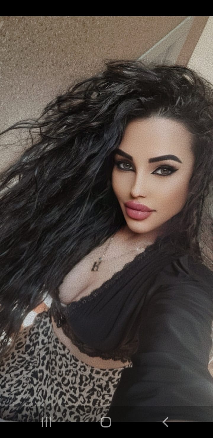YoungAlice026 5'3 or under(160cm),Bisexual,Blonde,46-50kg,Vietnamese