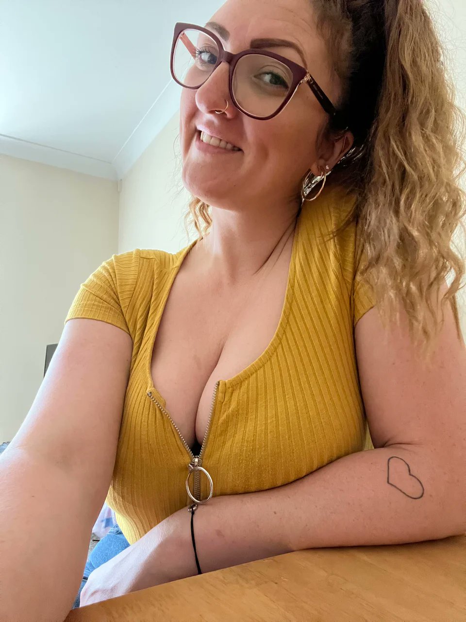 028babeCarmen Female,Bisexual,German,Grey,Filipino