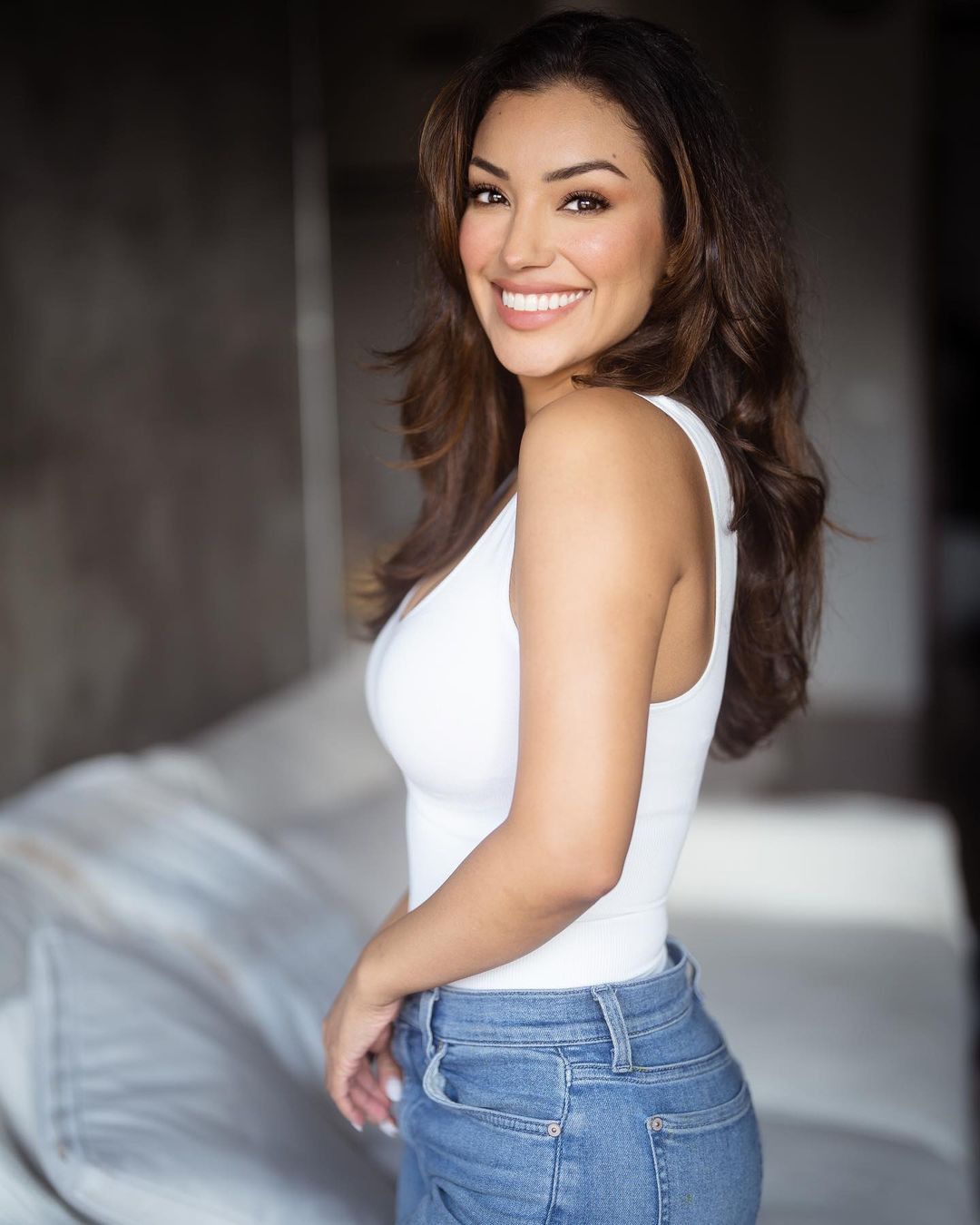 July sexy Female,Bisexual,Tall,Grey,Arabian