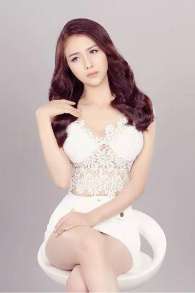July sexy Female,Bisexual,Tall,Grey,Arabian