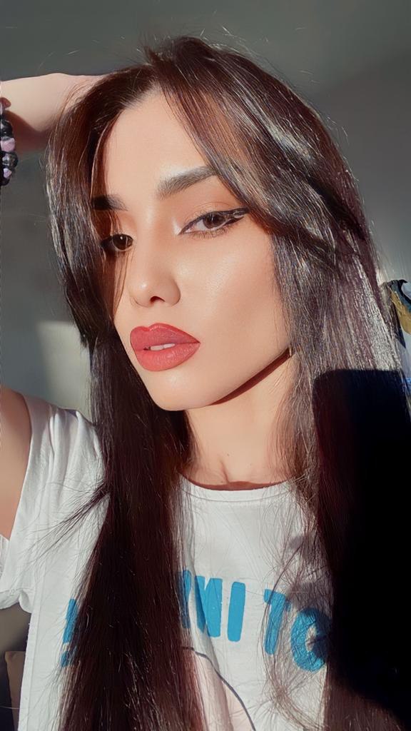 XOXODora Female,5'3 or under(160cm),Spanish,66-70kg,Italian