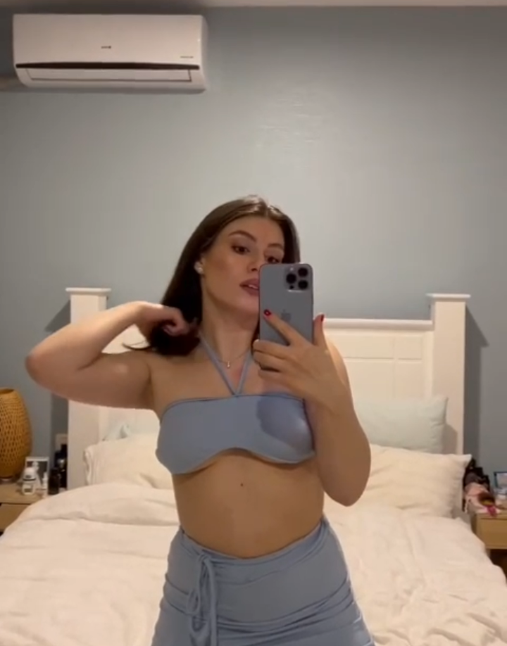 XOXODora Female,5'3 or under(160cm),Spanish,66-70kg,Italian
