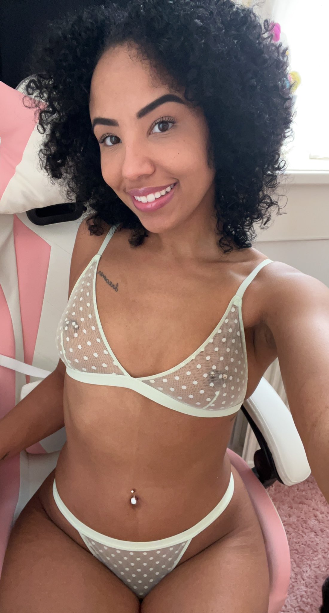 XOXODora Female,5'3 or under(160cm),Spanish,66-70kg,Italian