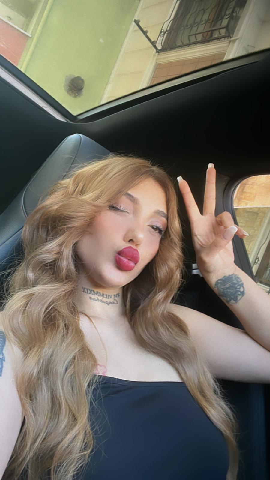 Babe123Bobo 5'3 or under(160cm),Blonde,C cup,Red,Transsexuals