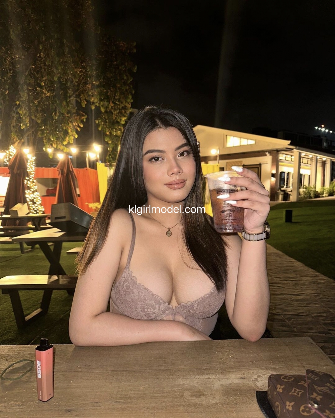 Tawanna Female,Bisexual,Tall,Red, 75kg