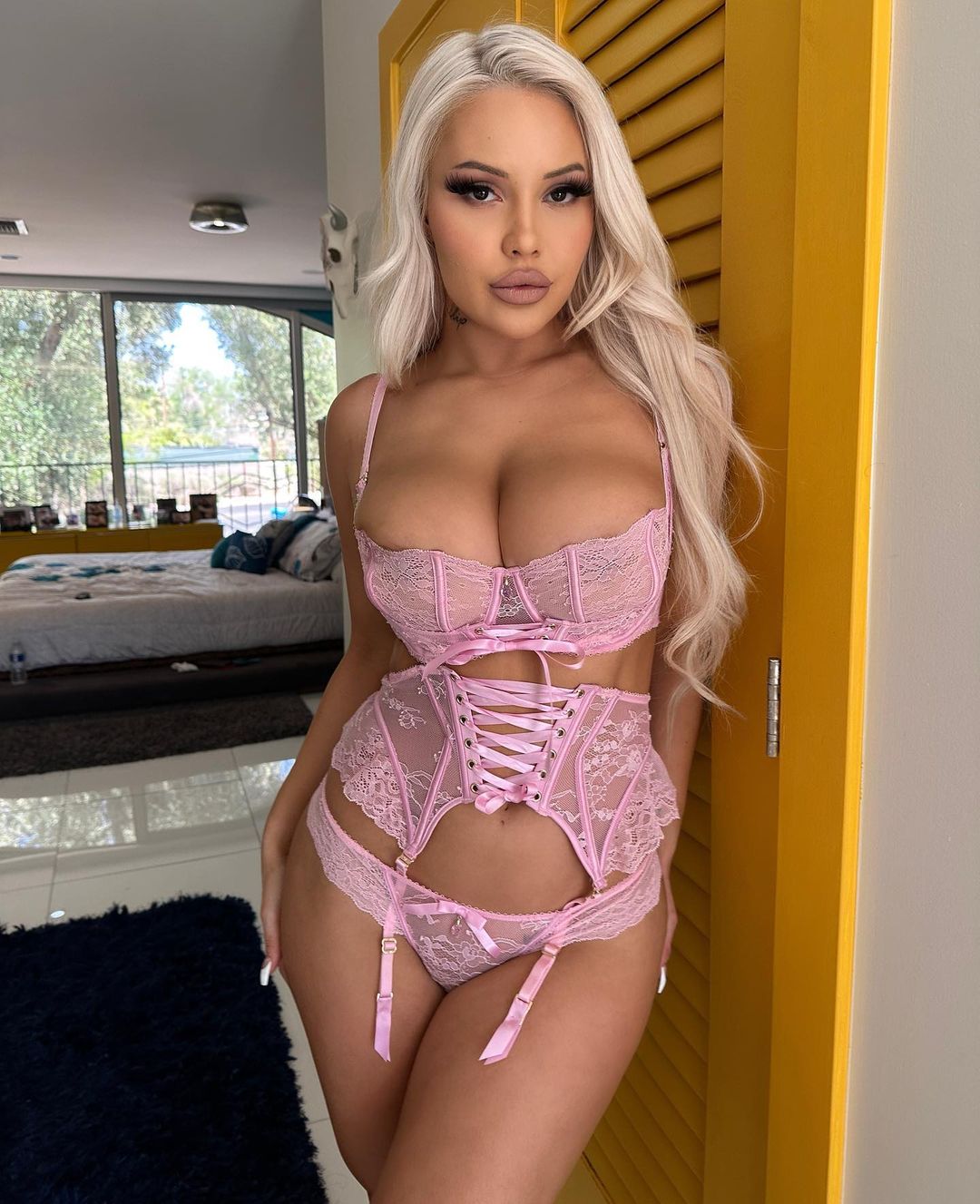 22Lynn 0NEW Female,Blonde,Spanish, 40kg,Men
