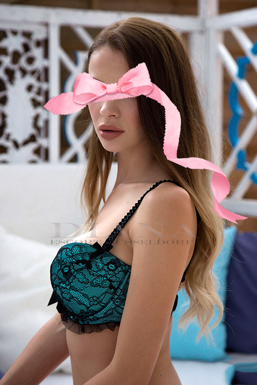 horny0Claire 5'3 or under(160cm),Blonde,HH cup,Amber,41-45kg