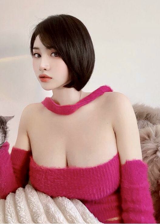 Sita 26 Female,Tall,Spanish,HH cup,Amber