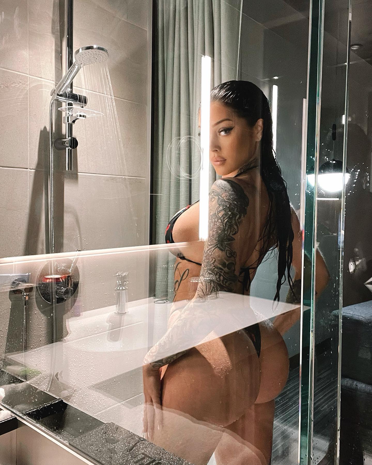 MatureCindy1 Female,Bisexual,J cup,Red,Arabian