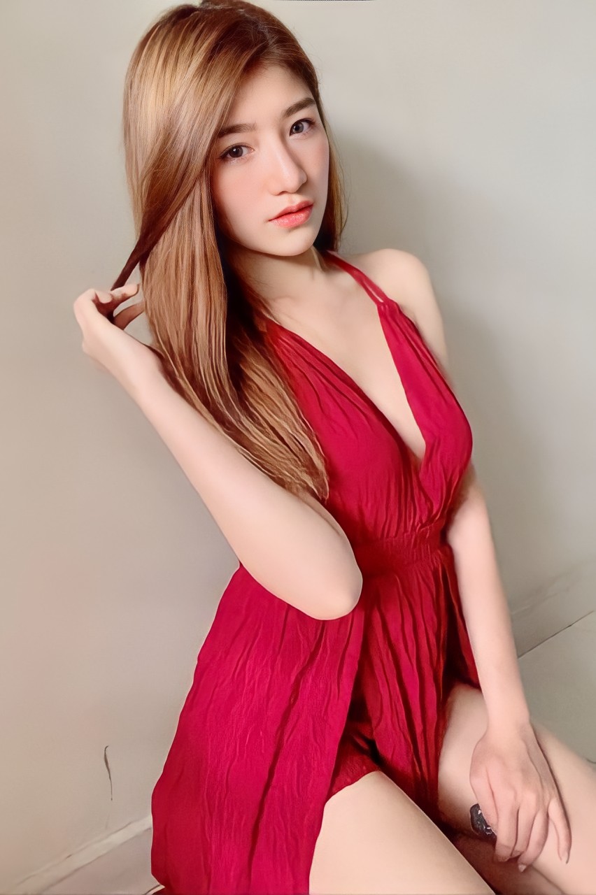 Isa 5'3 or under(160cm),Tall,Blonde,Spanish,Amber