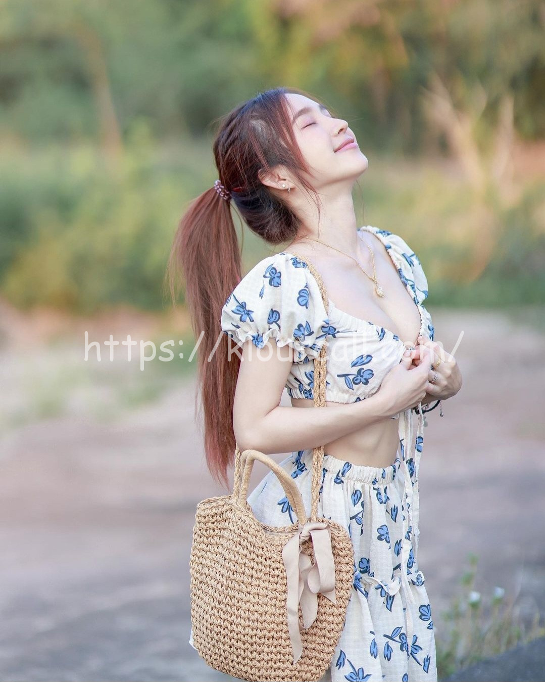 Sita 26 Female,Tall,Spanish,HH cup,Amber